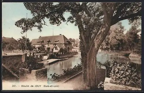 AK Jouy, Vue du Moulin et de la rivière dans le paysage verdoyant