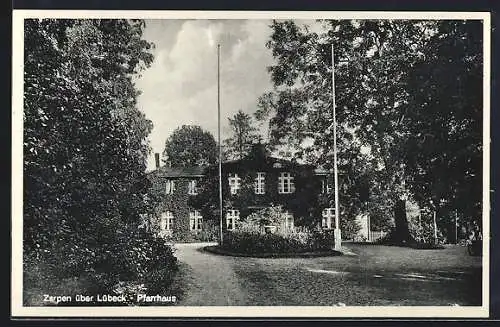 AK Zarpen über Lübeck, Pfarrhaus mit Garten