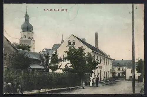 AK Berg / Hof, Strassenpartie mit Blick zum Kirchturm