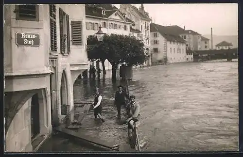 Foto-AK Luzern, Hochwasser am Reuss-Steg