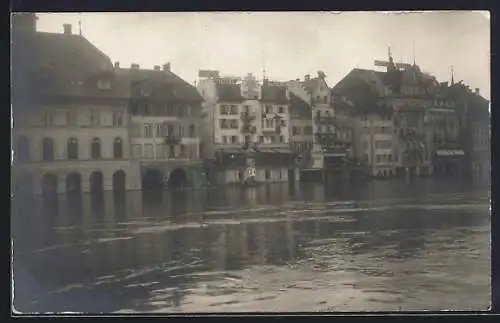 Foto-AK Luzern, Hotel de la Tour und Hotel Kreuz bei Hochwasser