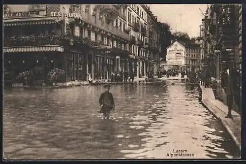 AK Luzern, Hochwasser am 16. Juni 1910, überflutete Alpenstrasse mit Restaurant