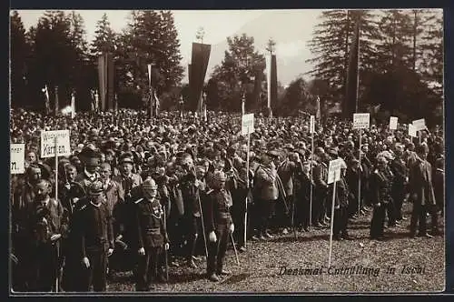 AK Ischl, Denkmal-Enthüllung, Versammelte Menge mit Standarten