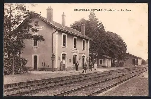 AK Chapelle-Royale, La Gare, Bahnhof von der Gleisseite