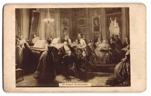 Fotografie Tee-Gesellschaft lauscht der Musik einer Sängerin & eines Pianisten, nach Johann Peter Hasenclever