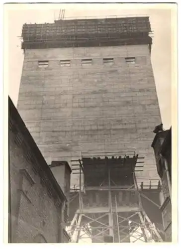 Fotografie unbekannter Fotograf, Ansicht Morsbach, Blick auf den Förderturm der Grube Gouley