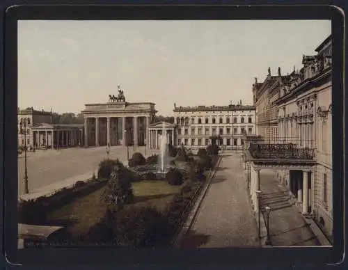 Fotografie Louis Gold, Berlin, Ansicht Berlin, Blick über den Pariser Platz nach dem Brandenburger Tor