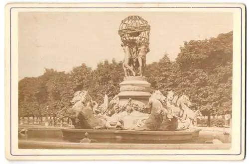 Fotografie unbekannter Fotograf, Ansicht Paris, Fontaine du Luxembourg