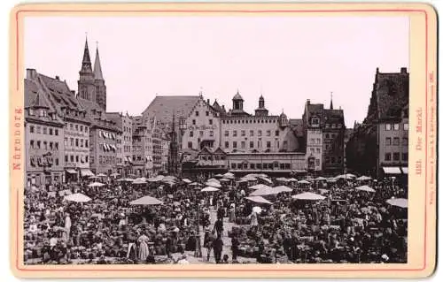 Fotografie Römmler & Jonas, Dresden, Ansicht Nürnberg, Korbflechter bieten auf dem Marktplatz Waren an