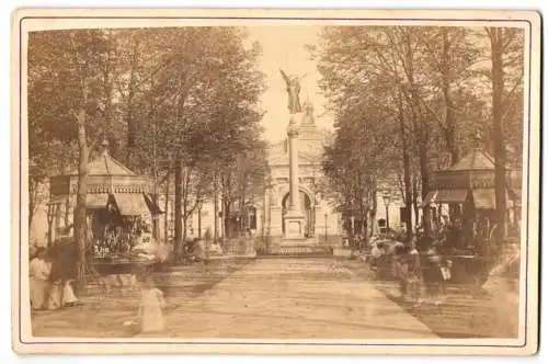 Fotografie Debitte & Herve, Paris, Ansicht Paris, Square des Arts et Metiers, Kiosk-Verkaufsstände & Denkmal