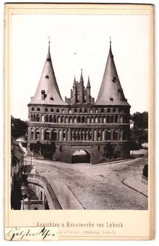 Fotografie J. Nöhring, Lübeck, Ansicht Lübeck, Holsten Tor