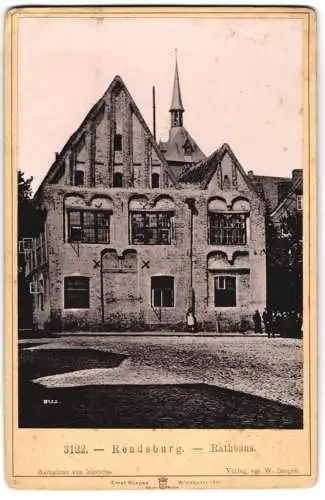 Fotografie Ernst Roepke, Wiesbaden, Ansicht Rendsburg, Rathaus mit Vorplatz