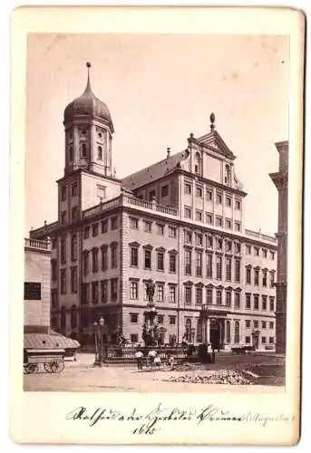 Fotografie unbekannter Fotograf, Ansicht Augsburg, Rathaus mit Brunnen und Strassenbaustelle