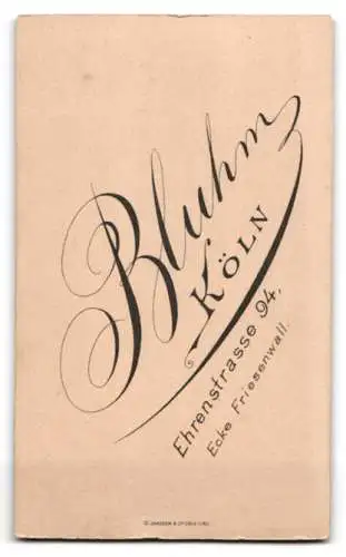 Fotografie Atelier Bluhm, Köln a. Rh., Ehrenstr. 94, Mann im Anzug mit Mustasch