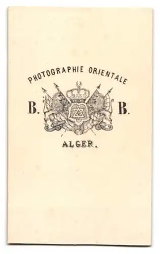 Fotografie B. B., Alger, algerisches Kind mit Kopftuch in Tracht