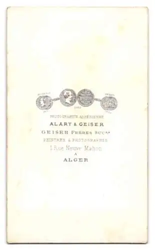 Fotografie Alary & Geiser, Alger, Algerierin mit Fes und Halskette