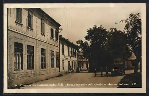 AK St. Valentin im Schwarzatale, Strassenpartie mit Gasthaus August Johann