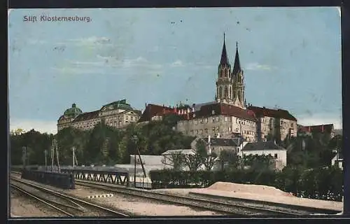 AK Klosterneuburg, Blick auf das Stift von den Gleisen aus