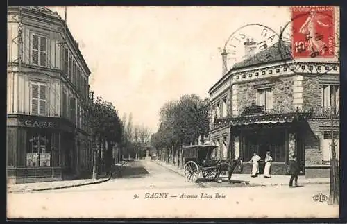 AK Gagny, Avenue Léon Brie avec café et calèche