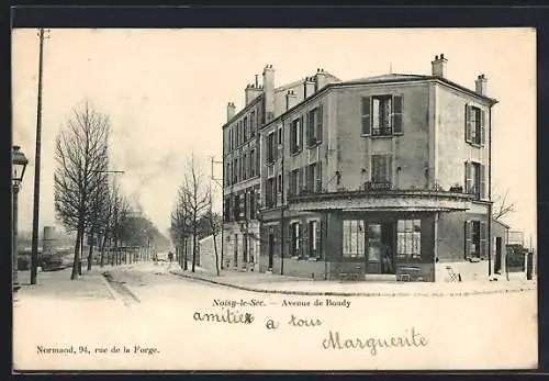 AK Noisy-le-Sec, Avenue de Bondy avec bâtiment d`angle et arbres alignés