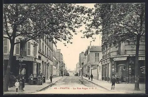 AK Pantin, La Rue Auger avec boutiques et passants