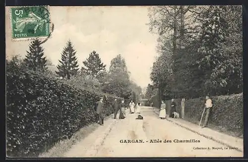 AK Gargan, Allée des Charmilles avec promeneurs et arbres alignés