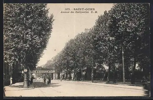 AK Saint-Ouen, Avenue des Batignolles avec passants et arbres alignés