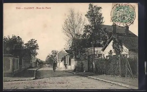 AK Gagny, Rue du Parc avec cycliste et passants