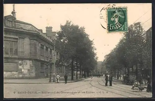 AK Saint-Denis, Boulevard de Châteaudun et les Écoles