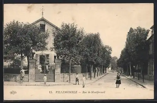 AK Villemomble, Rue de Montfermeil avec enfants devant une école