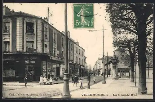 AK Villemomble, La Grande Rue animée avec passants et commerces