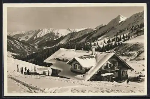 AK Schwarzwasserhütte, Berghütte mit Nebelhorn, Fellhorn und Walmendingerhorn