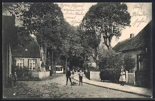 AK München-Oberwiesenfeld, Luftschiff Zeppelin Z. I. am 2.4.1909 bei der Landung, Lindenstrasse mit Passanten