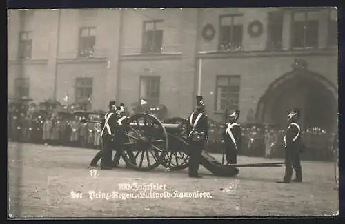 Foto-AK München, 100-Jahrfeier der Prinzregent-Luitpold-Kanoniere, Soldaten mit Kanone