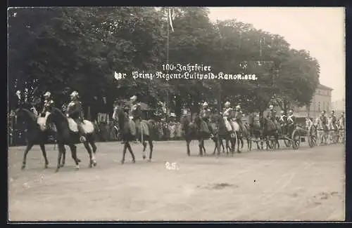 Foto-AK München, 100-Jahrfeier der Prinzregent-Luitpold-Kanoniere, Soldaten in Uniform bei Parade