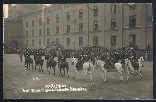 Foto-AK München, 100-Jahrfeier der Prinzregent-Luitpold-Kanoniere, Uniformierte Soldaten zu Pferd