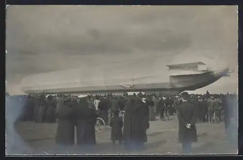 AK München, Zeppelin-Landung auf dem Oberwiesenfeld am 2.4.1909