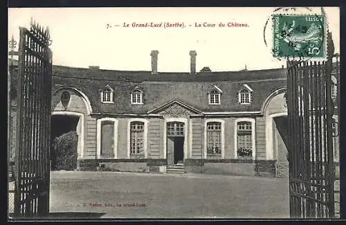 AK Le Grand-Lucé, La Cour du Château