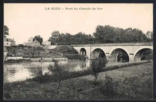 AK La Suze, Pont du Chemin de Fer et rivière paisible