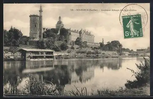 AK Solesmes, Ancienne Abbaye des Bénédictins et rivière en perspective