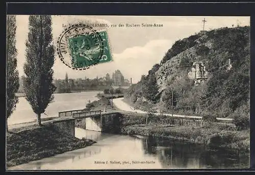 AK Solesmes, vue des Rochers Sainte-Anne et pont sur la rivière