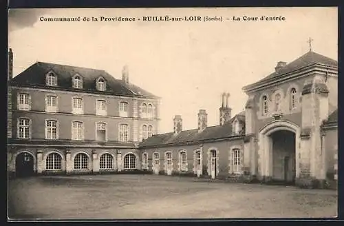 AK Ruillé-sur-Loir, La Cour d`entrée de la Communauté de la Providence