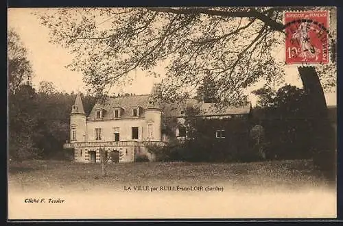 AK Ruillé-sur-Loir, Vue du château sous un grand arbre