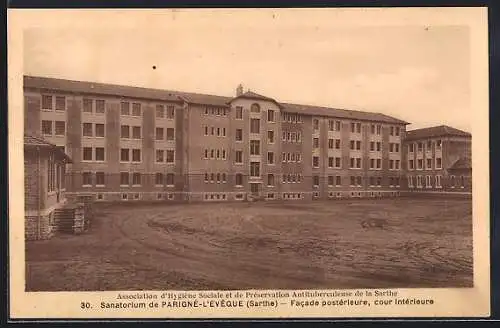 AK Parigné-l`Évêque, Facade postérieure du sanatorium et cour intérieure