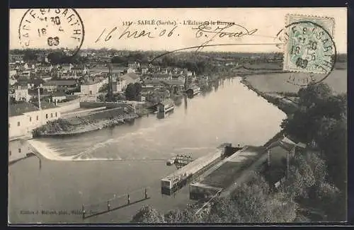 AK Sablé-sur-Sarthe, L`Écluse de la Barre et le village au bord de la rivière