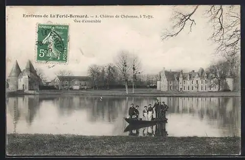 AK La Ferté-Bernard, Château de Cheronne, Vue d`ensemble avec barque sur le lac