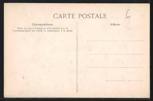 AK Luché-Pringé, Château de la Grifferie avec son étang reflétant l`architecture élégante