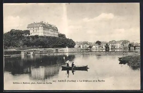 AK Sablé, Le Château et la Sarthe avec une barque sur la rivière