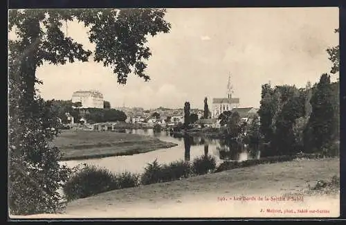 AK Sablé-sur-Sarthe, Les bords de la Sarthe avec vue sur l`église et les environs