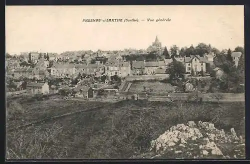 AK Fresnay-sur-Sarthe, Vue générale du village et des jardins environnants